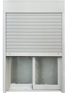 ventana con persiana