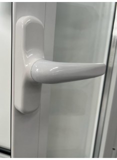 maneta ventana blanca